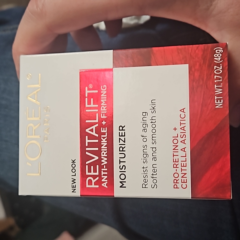 NWT Loreal revitalift anti wrinkle and firming moisturizer 1.7 oz fragrance free